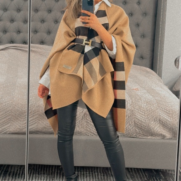 Burberry Reversible Merino Wool Poncho/Cape - Picture 11 of 13